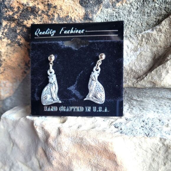 NEW Cheetah Jaguar Dangle Cat Earrings - Picture 1 of 3